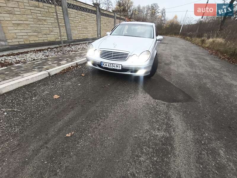 Седан Mercedes-Benz E-Class 2002 в Киеве