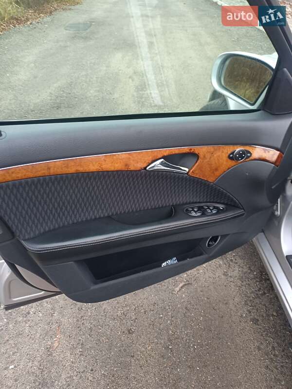 Седан Mercedes-Benz E-Class 2002 в Киеве