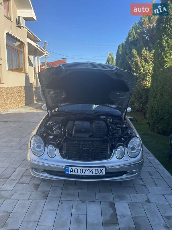 Седан Mercedes-Benz E-Class 2004 в Ужгороді