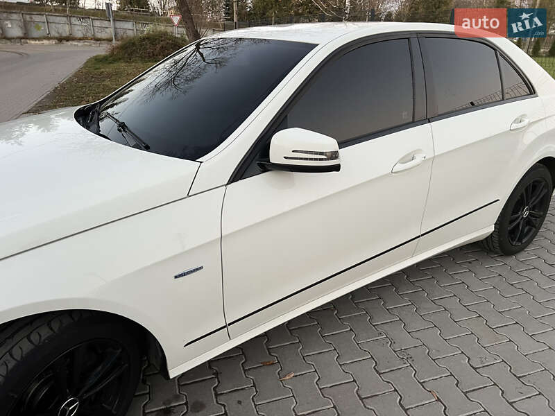 Седан Mercedes-Benz E-Class 2011 в Дрогобичі
