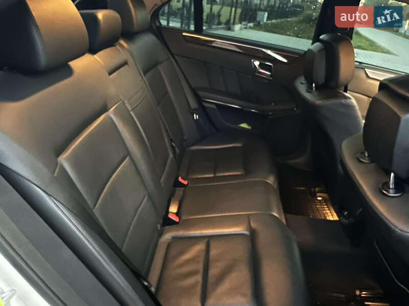 Седан Mercedes-Benz E-Class 2011 в Дрогобичі