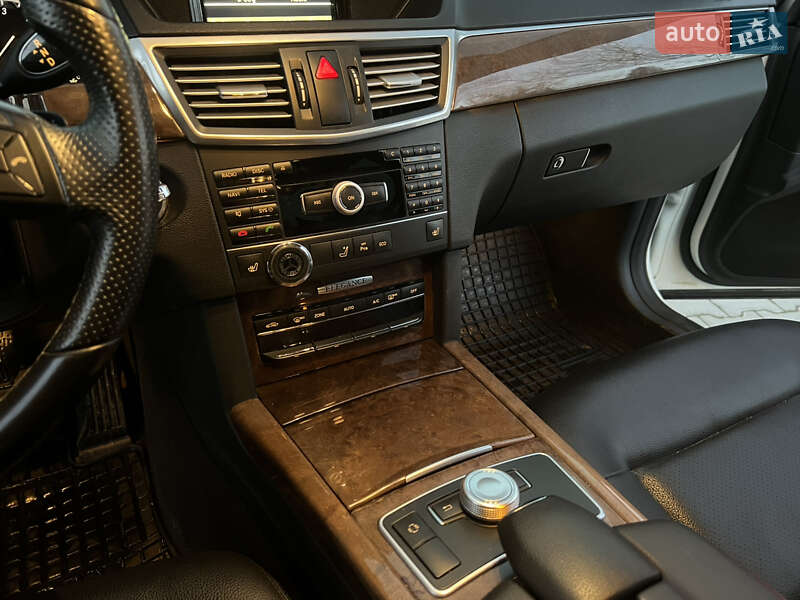 Седан Mercedes-Benz E-Class 2011 в Дрогобичі