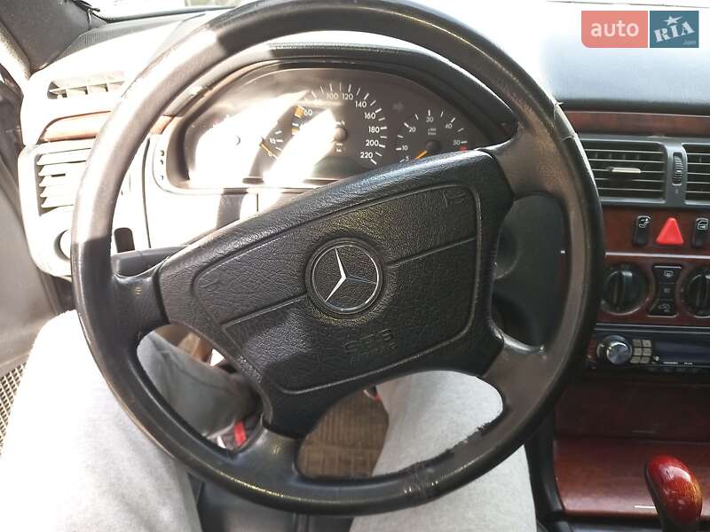 Седан Mercedes-Benz E-Class 1996 в Львове
