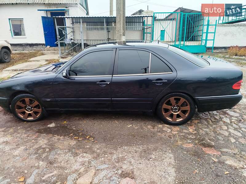 Седан Mercedes-Benz E-Class 2000 в Змиеве