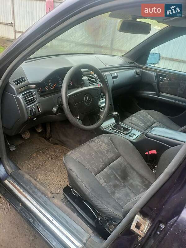 Седан Mercedes-Benz E-Class 1998 в Черновцах