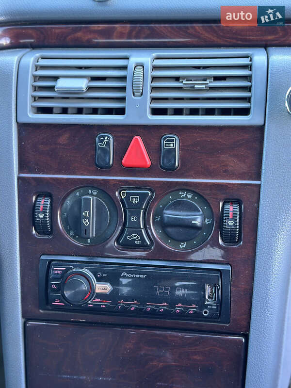Седан Mercedes-Benz E-Class 2001 в Ужгороде