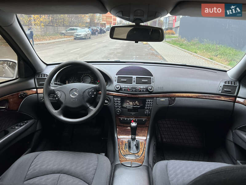 Седан Mercedes-Benz E-Class 2002 в Черновцах