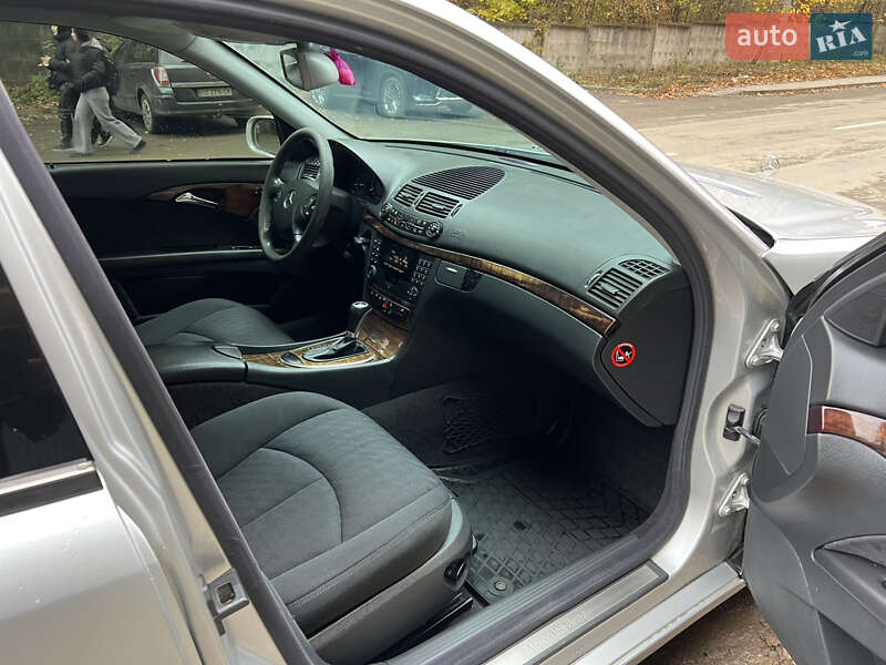 Седан Mercedes-Benz E-Class 2002 в Черновцах