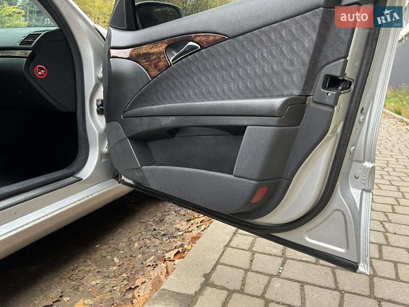 Седан Mercedes-Benz E-Class 2002 в Черновцах