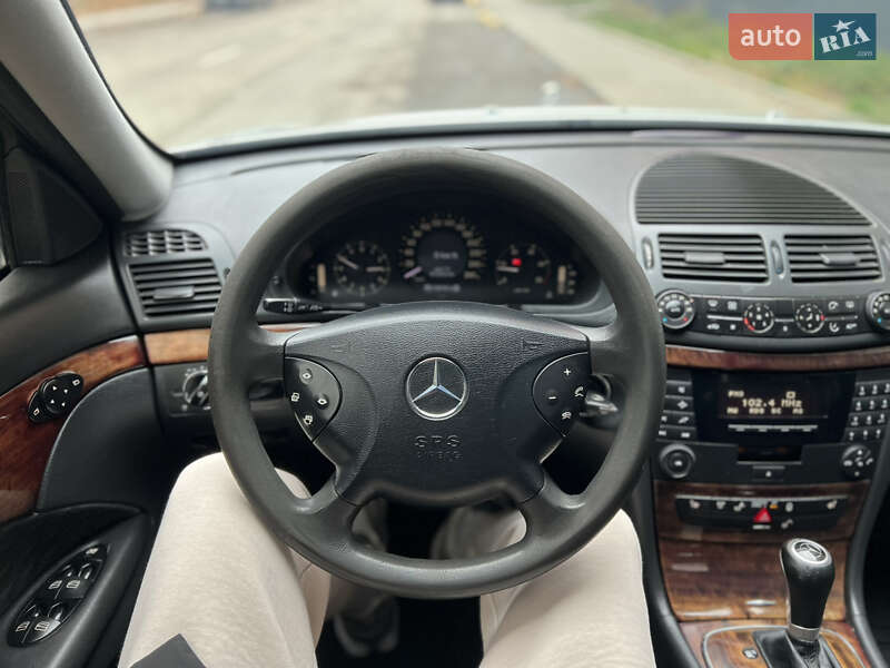 Седан Mercedes-Benz E-Class 2002 в Черновцах