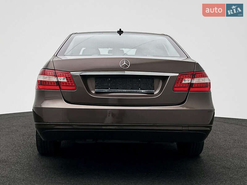 Седан Mercedes-Benz E-Class 2011 в Калуше