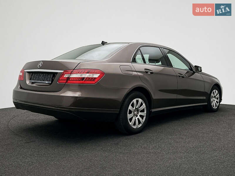 Седан Mercedes-Benz E-Class 2011 в Калуше