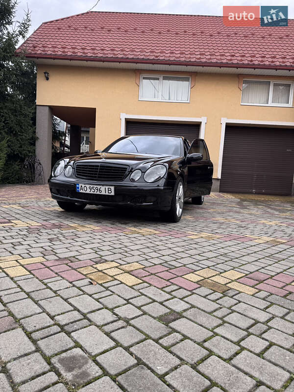 Седан Mercedes-Benz E-Class 2003 в Иршаве