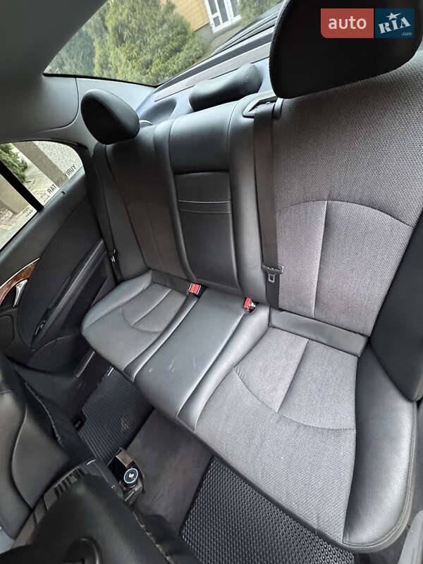 Седан Mercedes-Benz E-Class 2003 в Иршаве