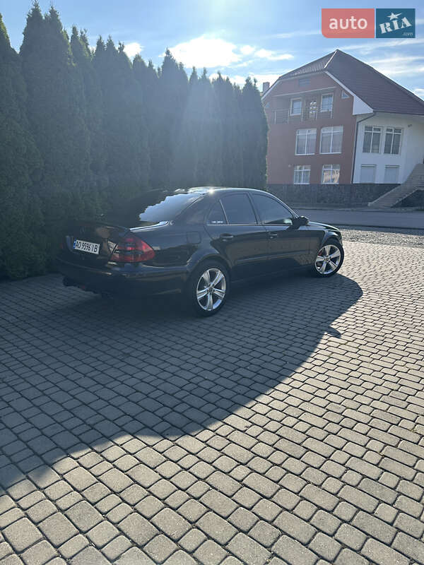 Седан Mercedes-Benz E-Class 2003 в Иршаве
