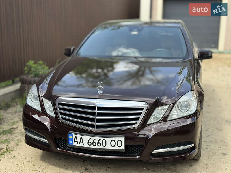 Седан Mercedes-Benz E-Class 2010 в Києві