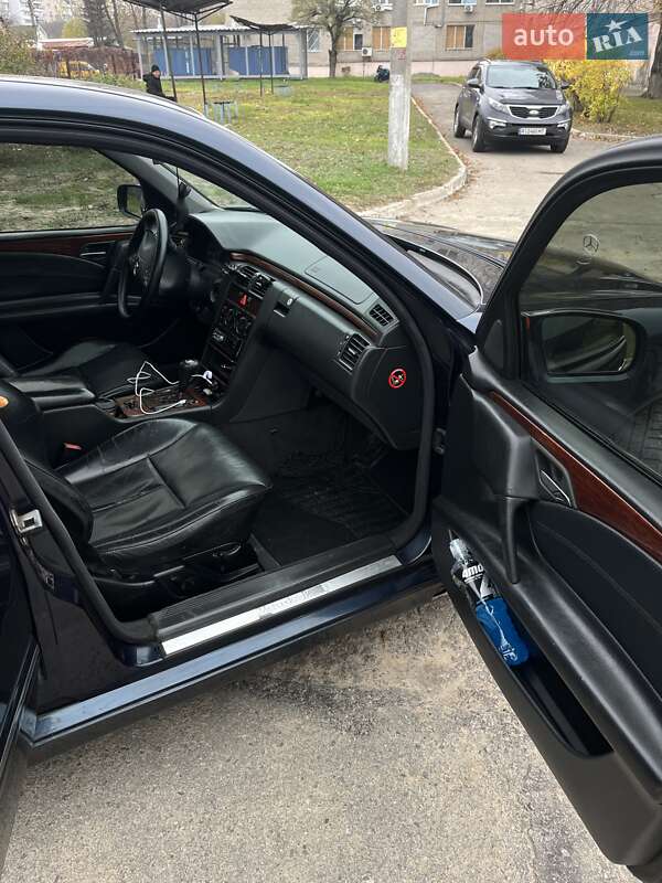 Седан Mercedes-Benz E-Class 2000 в Запорожье