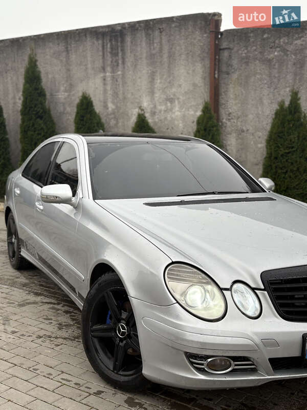 Седан Mercedes-Benz E-Class 2003 в Березному