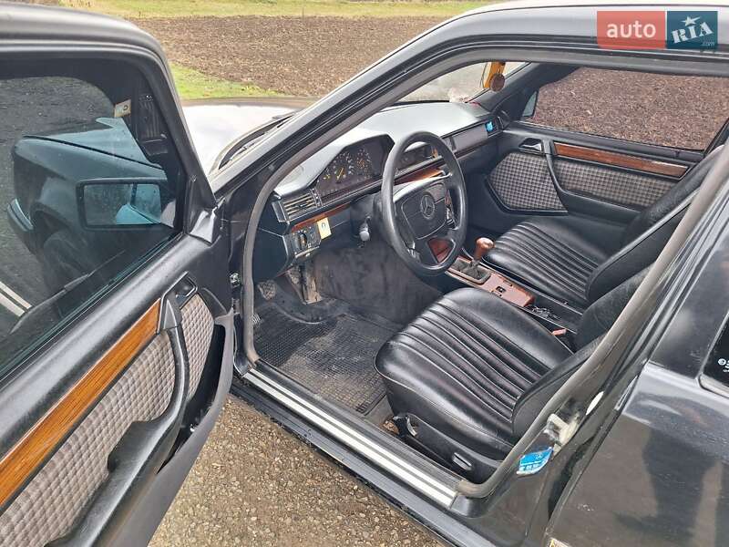 Седан Mercedes-Benz E-Class 1993 в Кицмани фото 2 Седан Mercedes-Benz E-Class 1993 в Кицмани