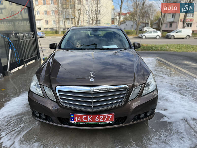 Седан Mercedes-Benz E-Class 2011 в Калуше