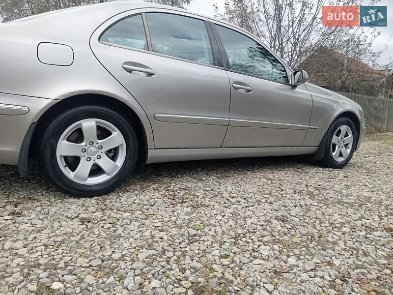 Седан Mercedes-Benz E-Class 2003 в Сторожинце фото 4 Седан Mercedes-Benz E-Class 2003 в Сторожинце