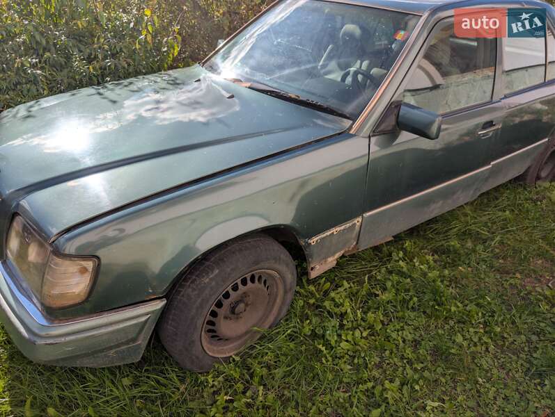 Седан Mercedes-Benz E-Class 1994 в Львове