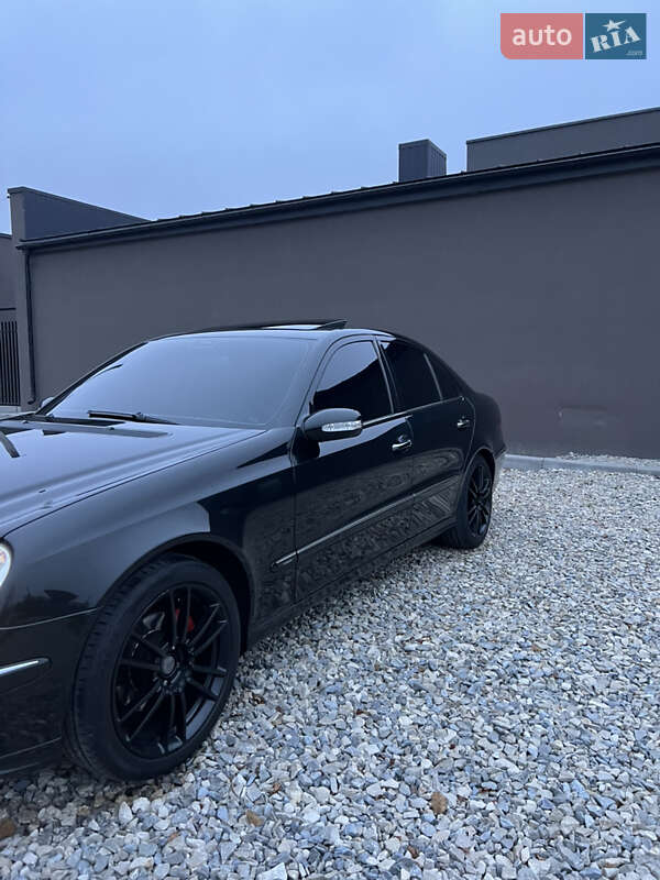 Седан Mercedes-Benz E-Class 2002 в Косові