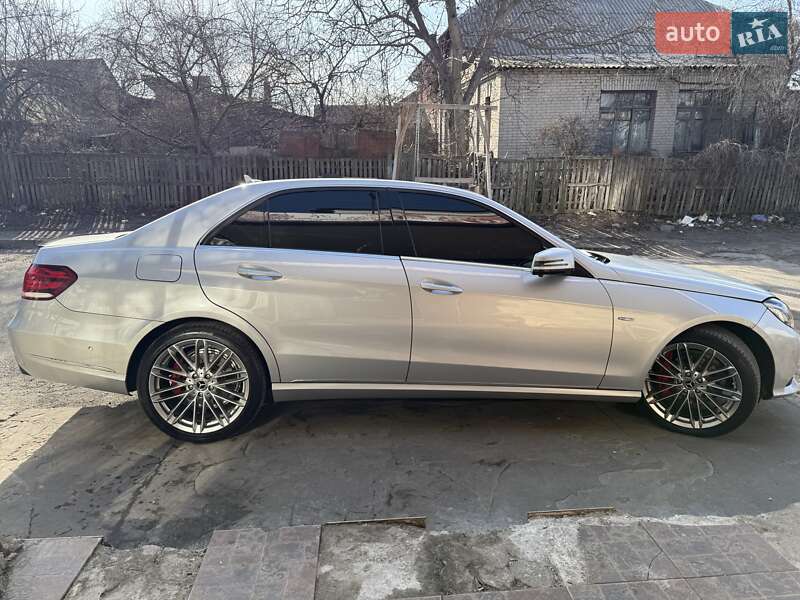 Седан Mercedes-Benz E-Class 2015 в Киеве