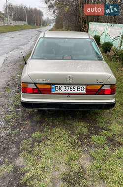 Седан Mercedes-Benz E-Class 1985 в Рівному