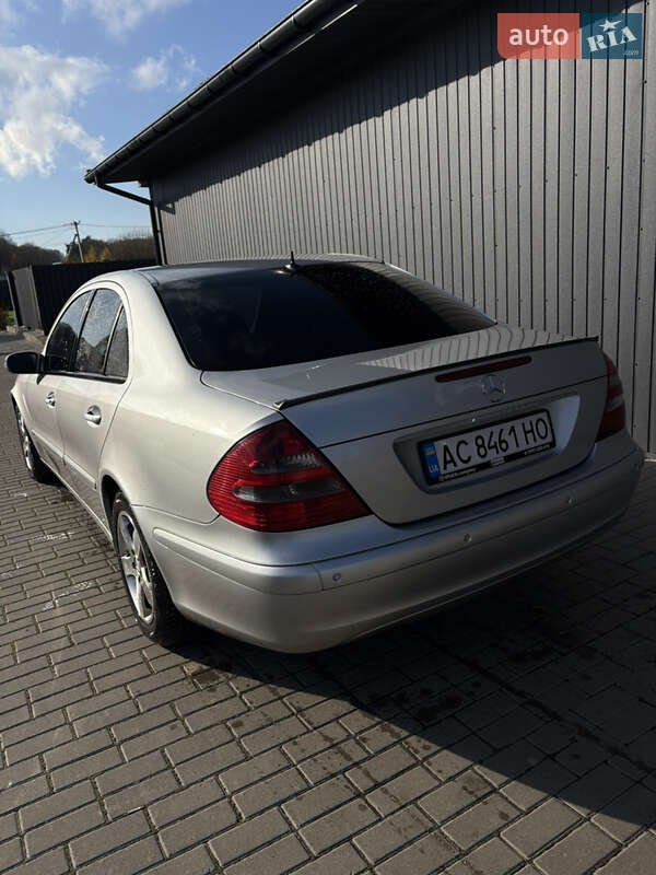 Седан Mercedes-Benz E-Class 2003 в Львове