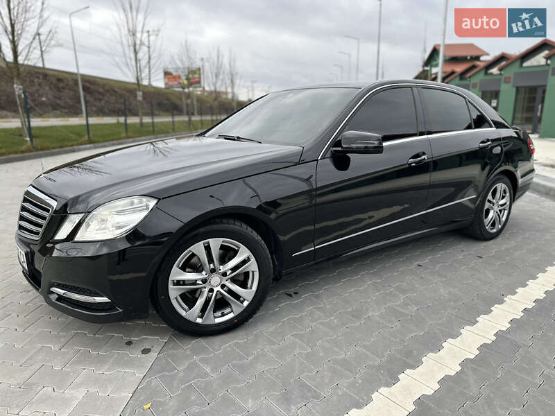 Седан Mercedes-Benz E-Class 2012 в Києві