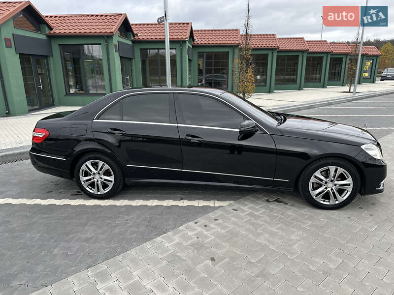 Седан Mercedes-Benz E-Class 2012 в Києві