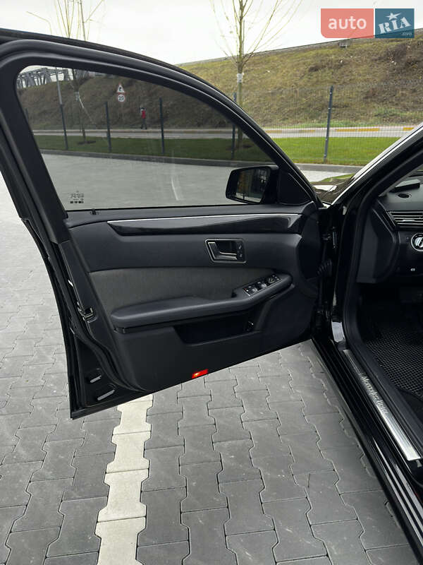 Седан Mercedes-Benz E-Class 2012 в Києві