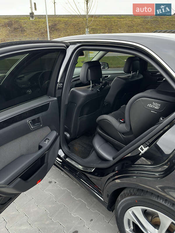 Седан Mercedes-Benz E-Class 2012 в Києві