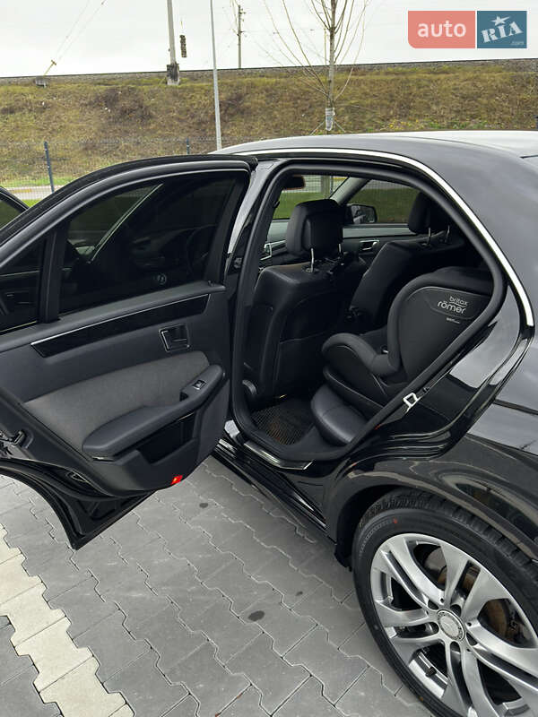 Седан Mercedes-Benz E-Class 2012 в Києві