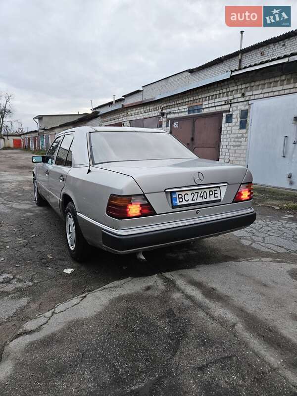 Седан Mercedes-Benz E-Class 1990 в Житомире