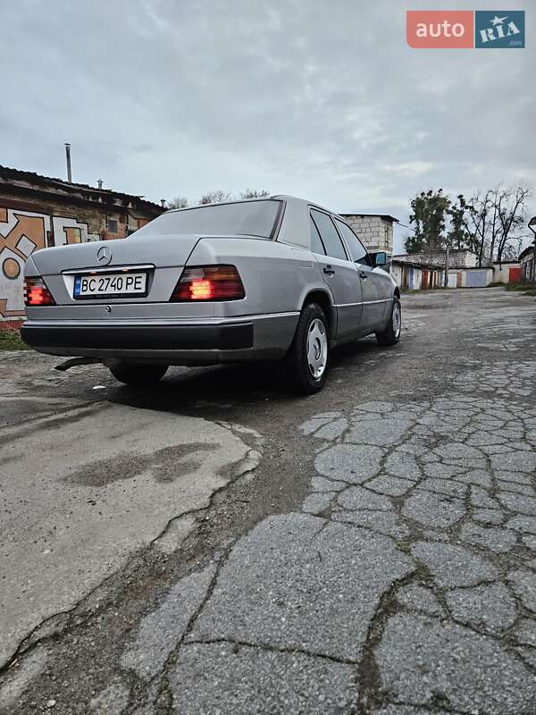 Седан Mercedes-Benz E-Class 1990 в Житомире