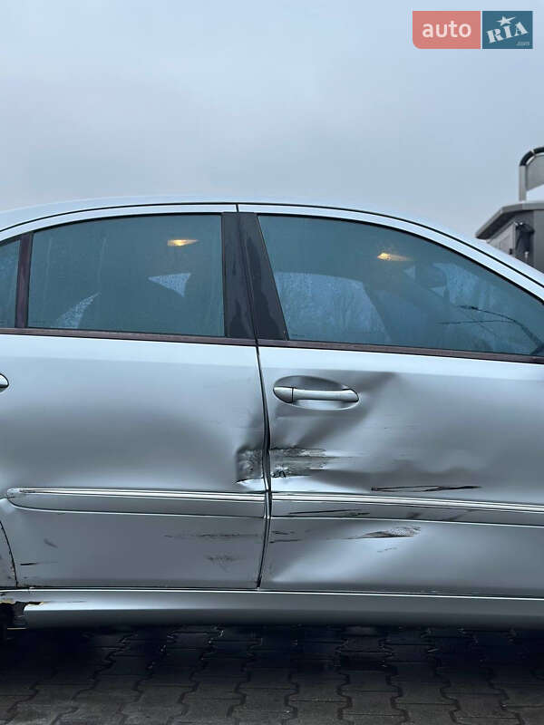 Седан Mercedes-Benz E-Class 2004 в Дніпрі
