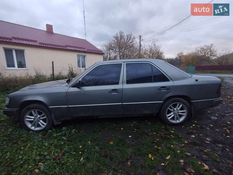 Седан Mercedes-Benz E-Class 1986 в Хмельницькому