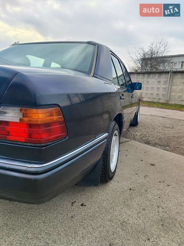 Седан Mercedes-Benz E-Class 1995 в Шептицькому