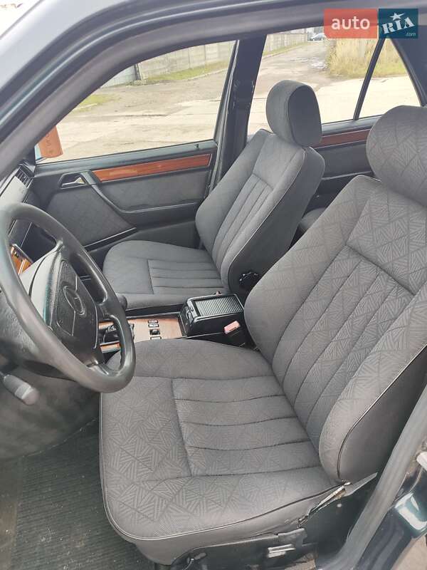 Седан Mercedes-Benz E-Class 1995 в Шептицькому