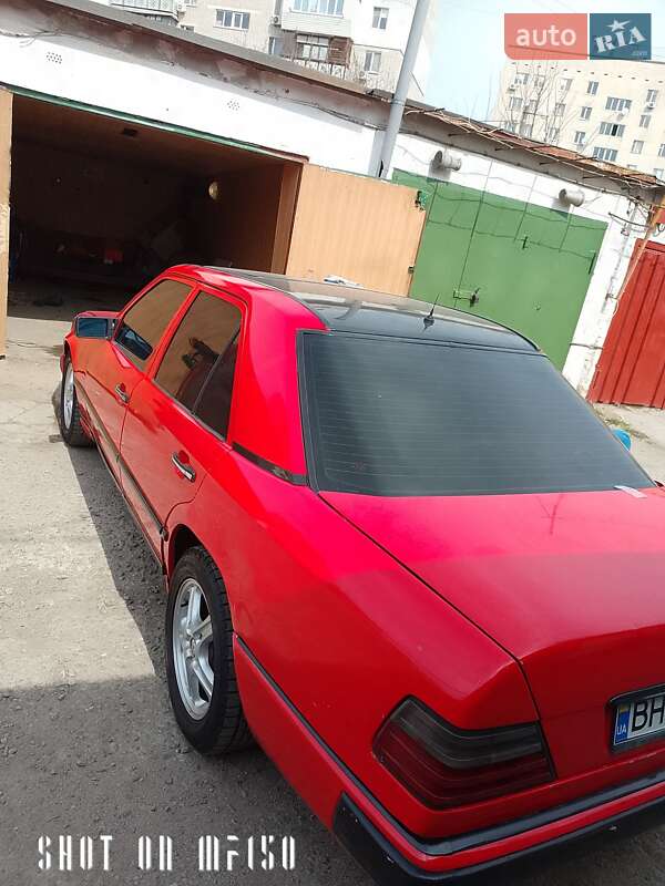 Седан Mercedes-Benz E-Class 1993 в Чорноморську