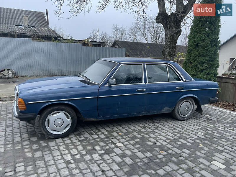 Седан Mercedes-Benz E-Class 1983 в Черновцах