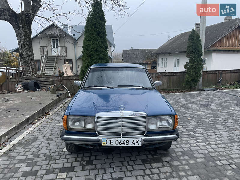 Седан Mercedes-Benz E-Class 1983 в Черновцах