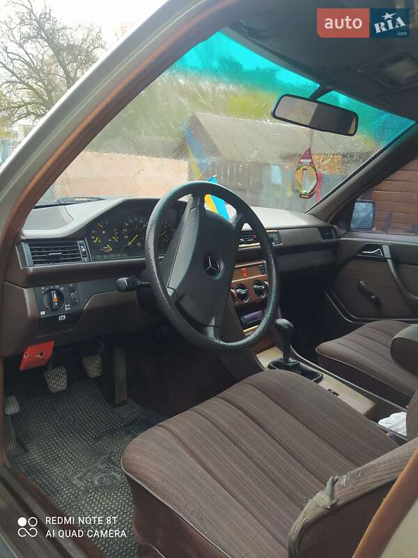 Седан Mercedes-Benz E-Class 1989 в Ровно фото 2 Седан Mercedes-Benz E-Class 1989 в Ровно