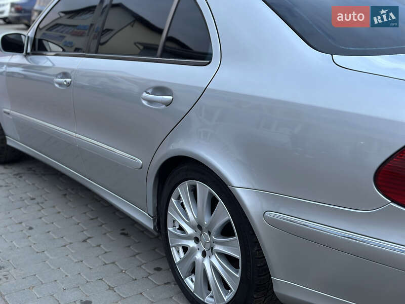 Седан Mercedes-Benz E-Class 2003 в Снятине