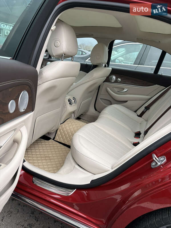 Седан Mercedes-Benz E-Class 2016 в Киеве