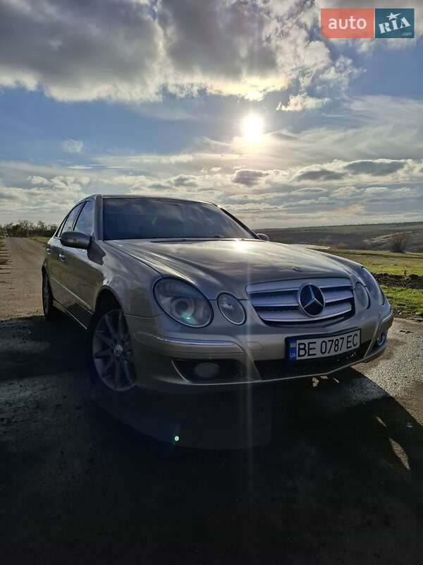 Седан Mercedes-Benz E-Class 2002 в Новому Бузі