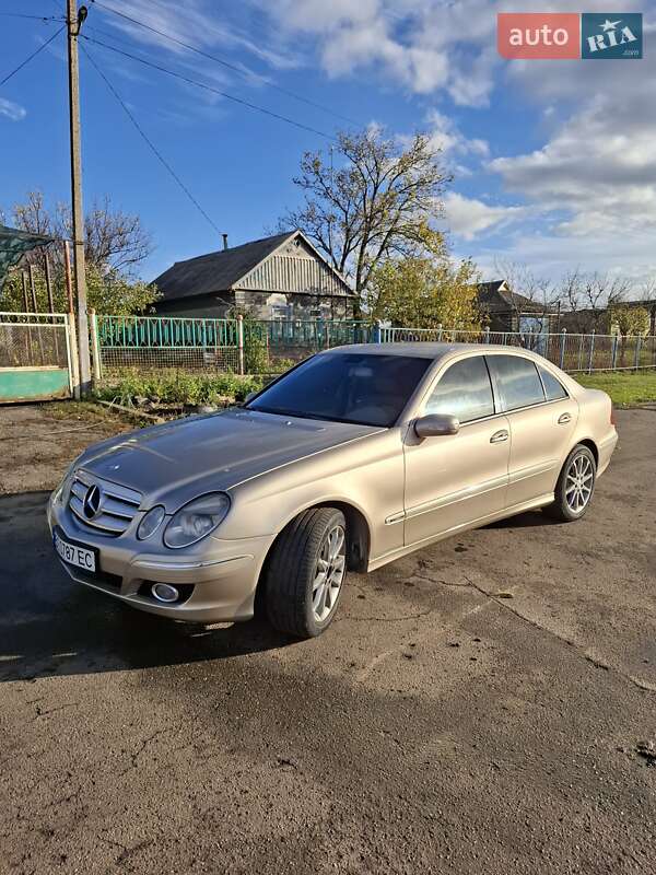 Седан Mercedes-Benz E-Class 2002 в Новому Бузі