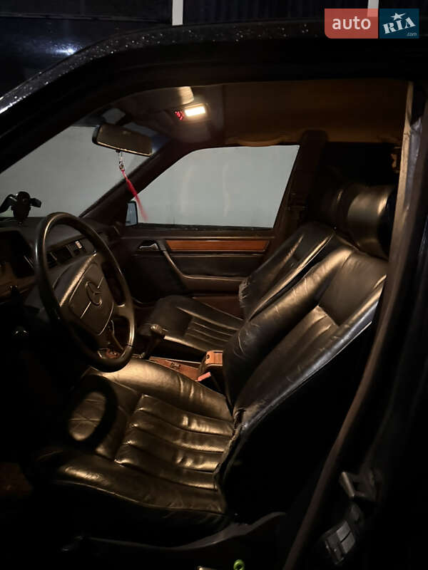 Седан Mercedes-Benz E-Class 1992 в Києві
